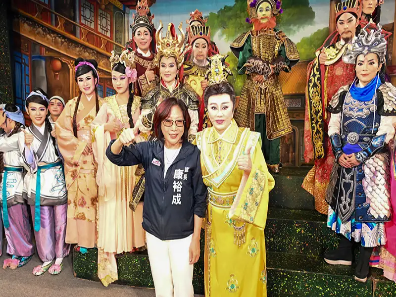 高市議會母親節活動登場　明華園《四兩王后》吸引市民同樂