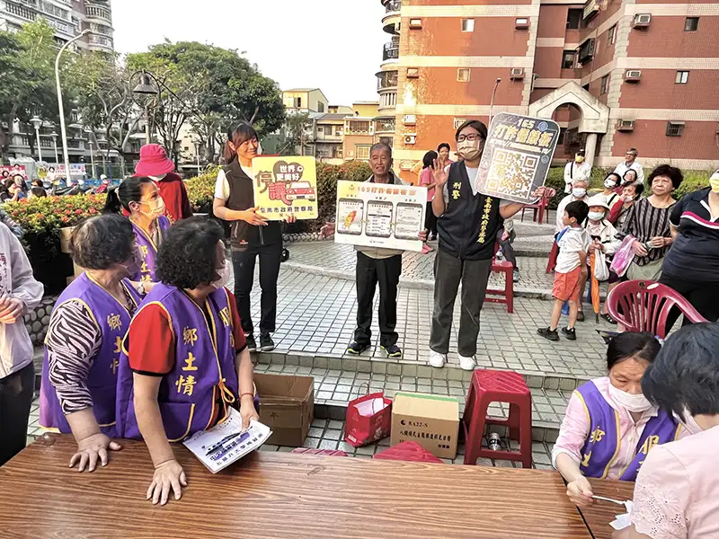 小北里六甲公園慶母親節 南警宣導交通、婦幼與反詐騙