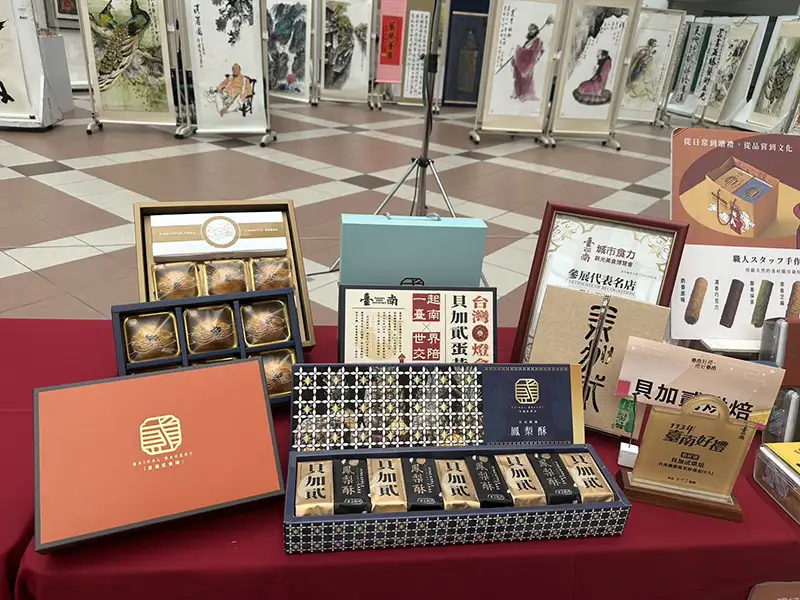 貝加爾烘焙以經典鳳梨酥、蛋捲、手工餅乾等多樣商品參與「台南好禮」徵選,展現融合傳統與現代的風格魅力(圖/記者陳諭申攝)