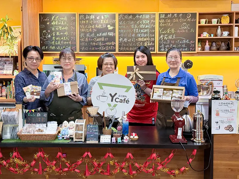 財團法人台南市基督教青年會社會福利慈善事業基金會的自有品牌Ycafe濾掛咖啡推出小禮盒。(圖/雲嘉南分署 提供)