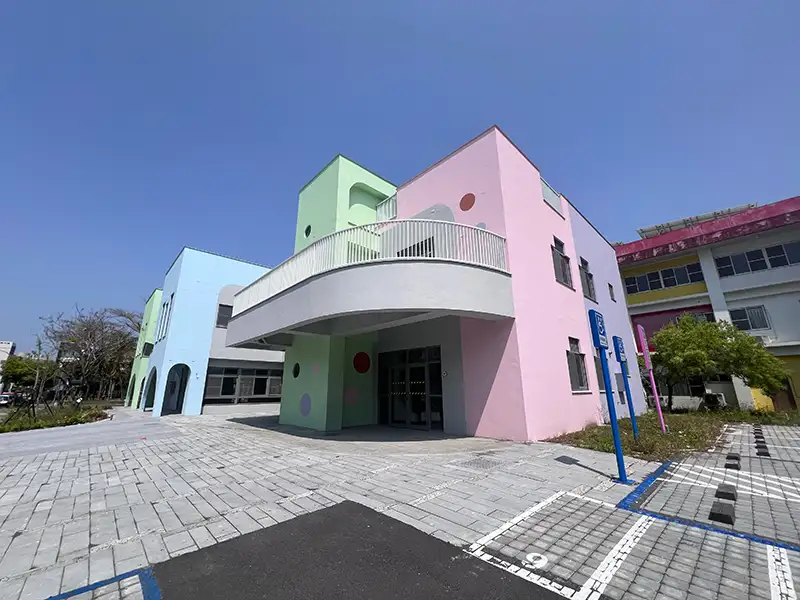 安南托育資源中心-榮獲2025建築園冶獎─公共建築類。(圖/臺南市都發局 提供)