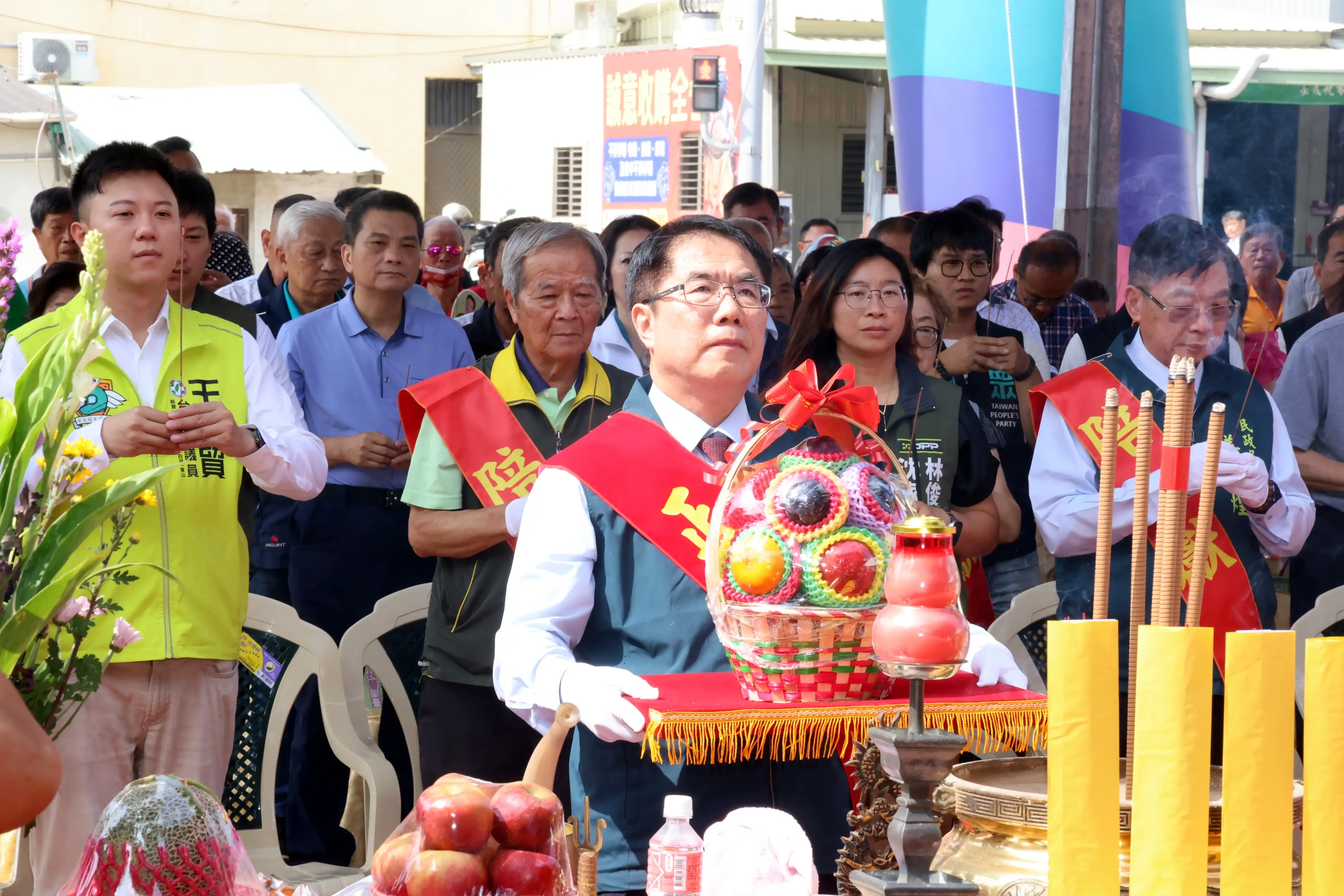市長黃偉哲祈望武廟的眾神明保佑工程平安順利。(圖/台南市政府 提供)