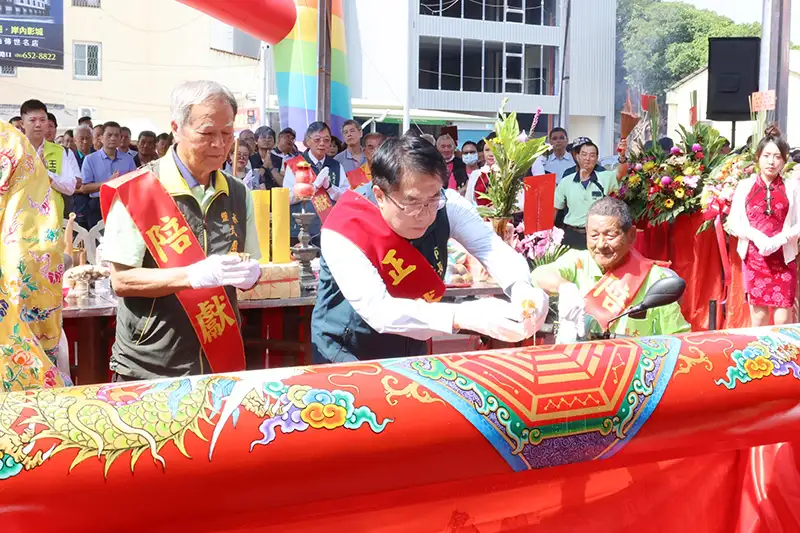 鹽水武廟重修進度再突破,上梁儀式象徵結構穩定。(圖/台南市政府 提供)