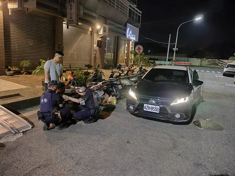 巡邏員警再發現黃嫌騎乘同款車輛在轄區內,立即通報線上警力迅速攔停該嫌。(圖/朴子分局提供)