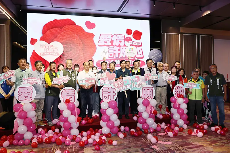 台南市長黃偉哲和市議員許至椿及立法委員王定宇、林俊憲、陳亭妃辦公室代表等出席這場活動行銷記者會。(圖/台南市政府 提供)