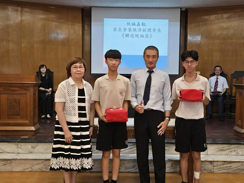 長榮中學國中部會考前夕感恩禮拜　家長會贈狀元糕祝高中