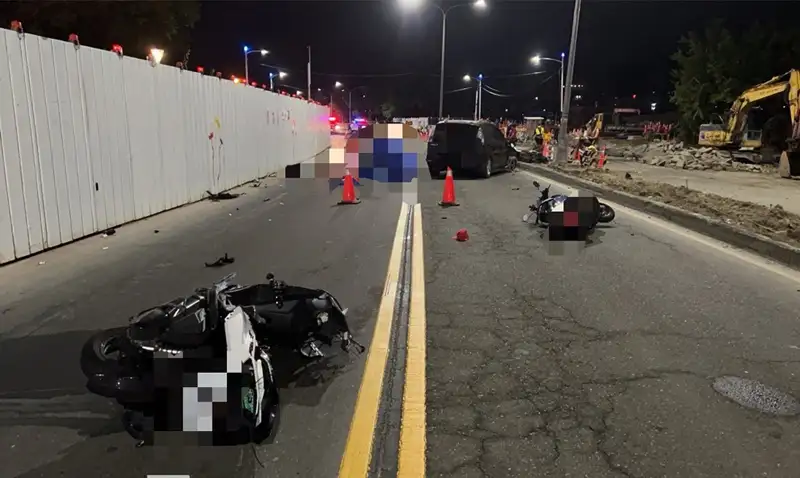 鄭姓男子酒後駕車與三輛機車發生擦撞，造成一死四傷，現場一片狼藉。(圖/三民一分局提供)