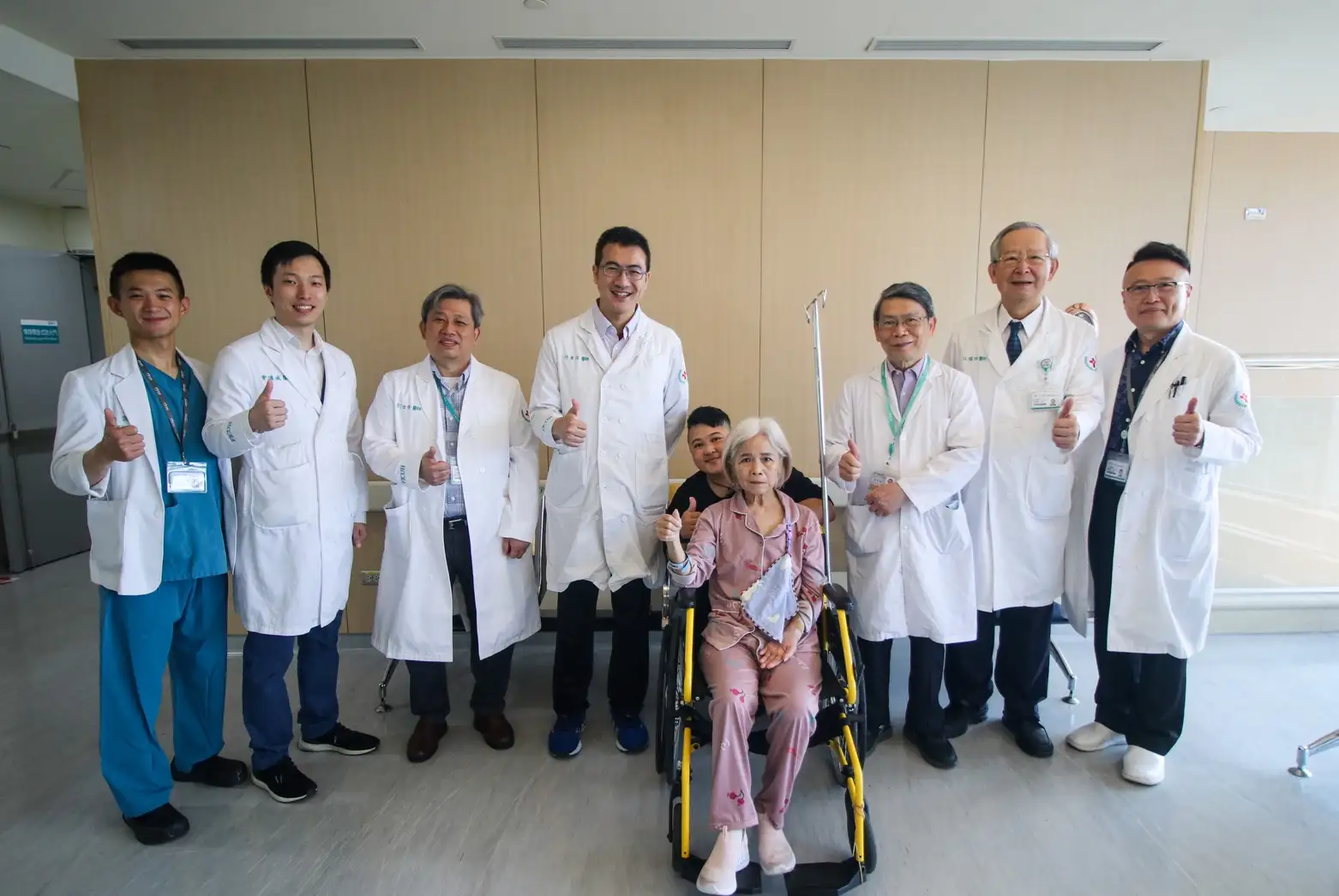 輔大醫院首例!心臟內科團隊成功完成一站式心房顫動最新治療技術:脈衝場導管電燒合併左心耳封堵術。(圖/輔大醫院 提供)