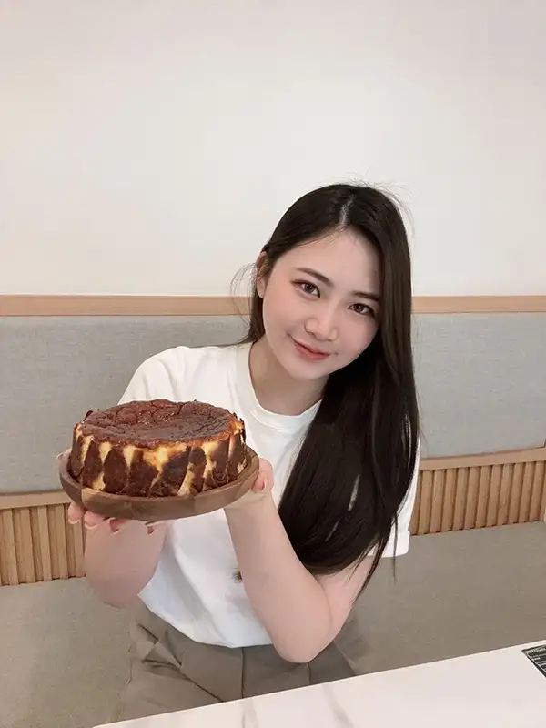 「芙拉咖啡」以優質食材和同質商品做出市場區隔,成功在競爭的甜點市場打響名號。(圖/雲嘉南分屬 提供)