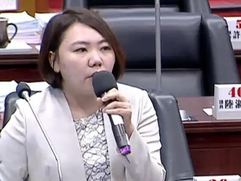 高雄軌道建設經費爭議  議員邱于軒憂空污問題未解
