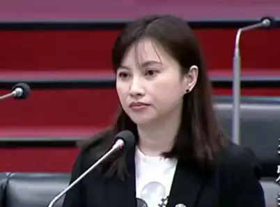 市議員李雅慧表示,楠梓托嬰中心虐童案凸顯行政真空問題,社會局審查責任踢皮球、接獲投訴到家訪時隔42天、說明會成背書會等缺失。(記者吳文欽攝)