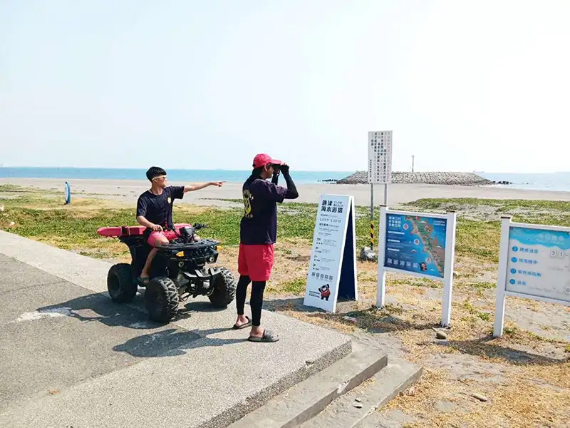 旗津海水浴場強化安全 觀光局推免費救生衣借用