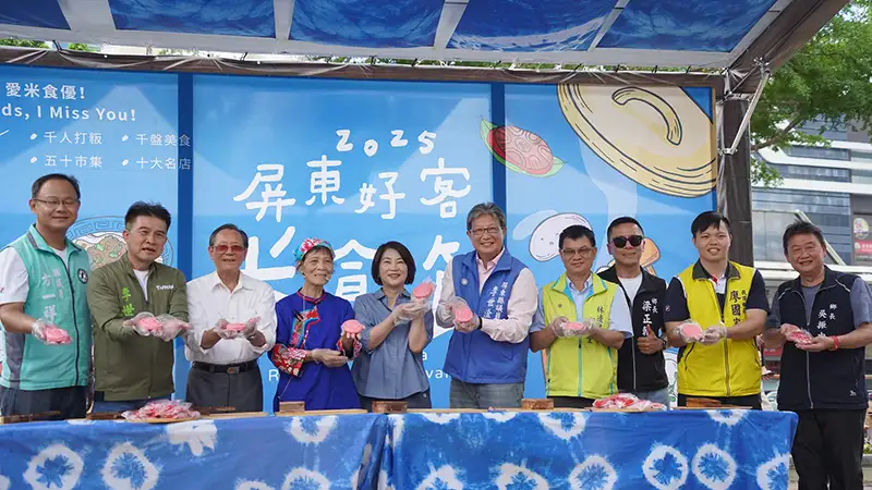 「2025屏東好客米食節」17日在屏東公園熱鬧登場,活動首日便吸引許多民眾湧入。(屏東縣政府提供)
