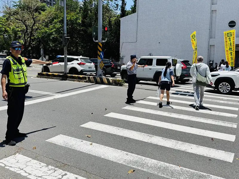 會考首日,北區第五分局動員義警力,全面維護交通與安全。(圖/南市第五分局 提供)