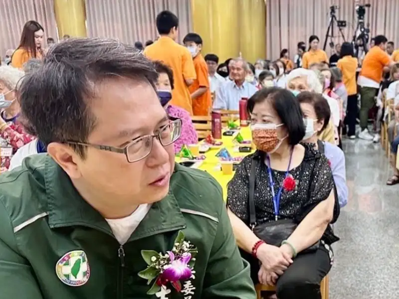 立委邱志偉表示,岡山樂群村從廢墟走向黃金,活化再利用,預計今年九月將能開放。(記者吳文欽攝)
