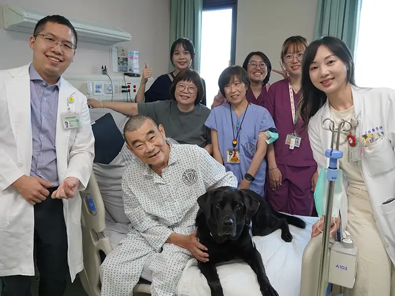 輔助犬歐巴現身屏東榮總   結合吞嚥照護提升安寧療護品質