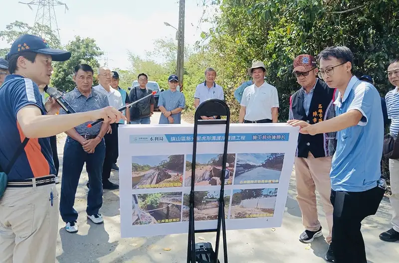 高雄市議會農林委員會進行市政考察,重點聚焦旗山、美濃地區水利工程進度,並參訪美濃農會未來超市。(記者吳文欽攝)