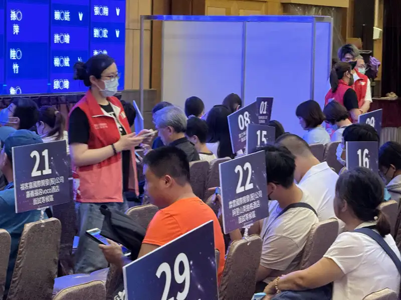 民眾透過加入嘉義就業中心LINE@官方帳號,即可瀏覽職缺、填寫線上履歷、預約面試及查詢面試進度等,大幅節省求職時間。(圖/雲嘉南分署提供)