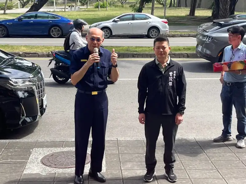 曾俊傑端午前夕慰勞警察　贈蘋果禮盒傳遞平安祝福