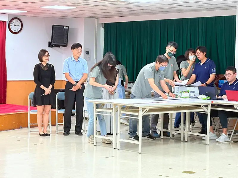 臺南市政府都市發展局YouTube線上直播電腦抽籤作業,正式抽出75戶正取戶及備取名單。(圖/臺南市都發局 提供)