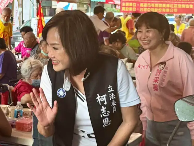 立委柯志恩指出,大樹和山里一處51公頃山坡地設置光電場,山坡地卻遭濫墾濫伐,實際了解,發現問題嚴重得多。(記者吳文欽攝)