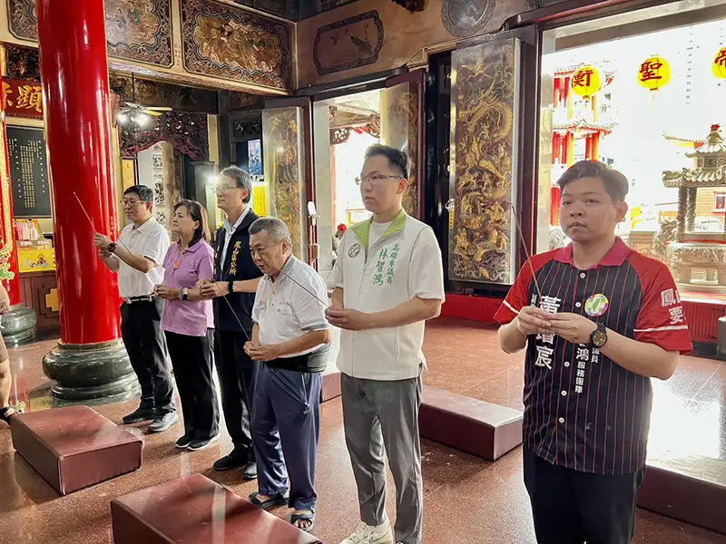 市議員林智鴻將於5月31日端午節當天,於鳳山赤山龍目井現場分送「平安添財」祈福御守給前來取午時水的民眾。(記者吳文欽攝)