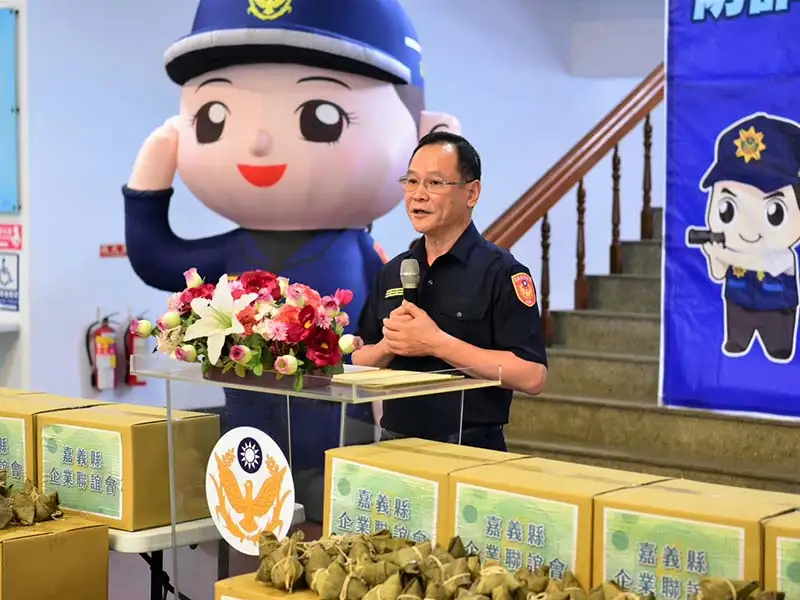 嘉義縣警局送暖端午 4,000顆愛心粽傳遞希望與關愛。(圖/嘉義縣警察局 提供)