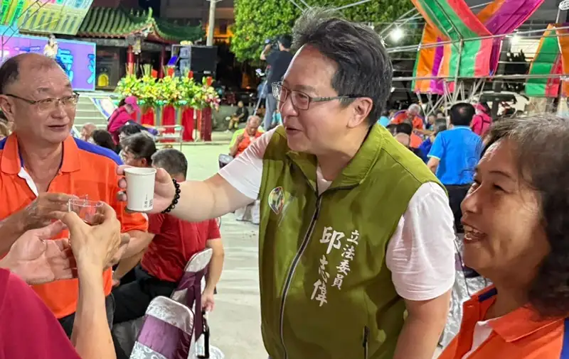 立委邱志偉呼籲，教育部應立即啟動區域聯防式心理支援計畫，組成校園支援團隊，提供即時且跨領域的輔導支援，不讓第一線教育人員單打獨鬥。（記者吳文欽攝）