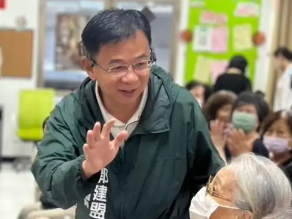 市議員郭建盟表示,他長期觀察高雄市的兒少保護運作機制,認為兒虐悲劇在高雄較不易發生,主因在於幾點機制的落實與精進。(記者吳文欽攝)