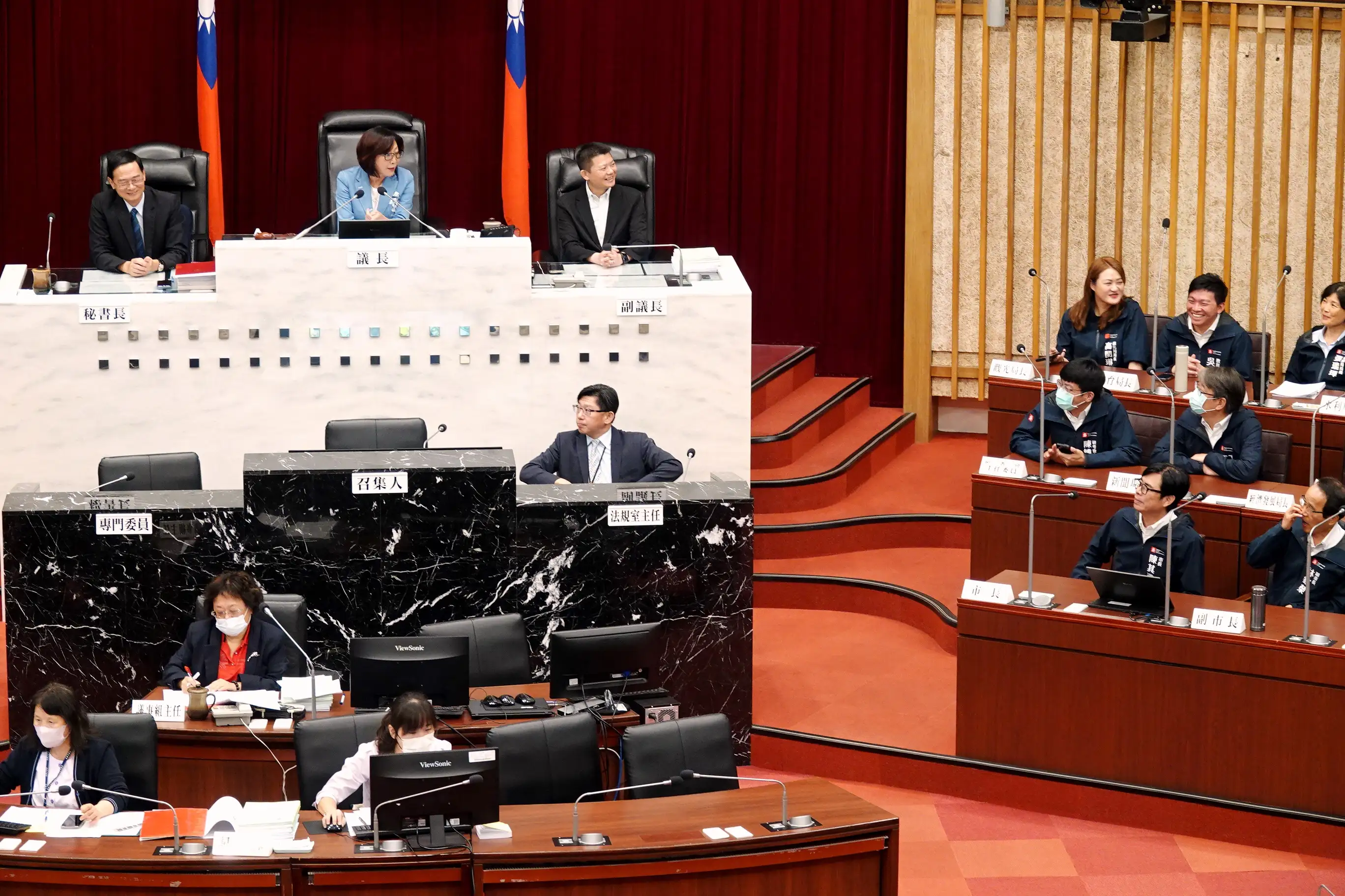 市議會第5次定期大會閉幕，議長康裕成表示，議會將持續無休的為民服務及監督市政。（記者吳文欽攝）