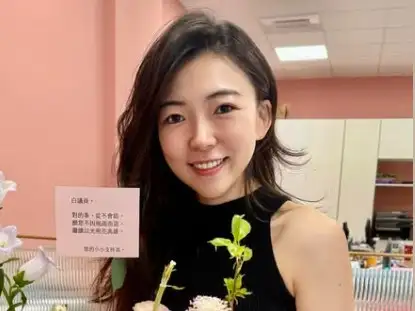 市議員白喬茵表示,別的縣市從市長到立委都在捍衛市民的健康權,高雄從市長到立委都在扭曲法條讓台電偷渡燒煤。(記者吳文欽攝)