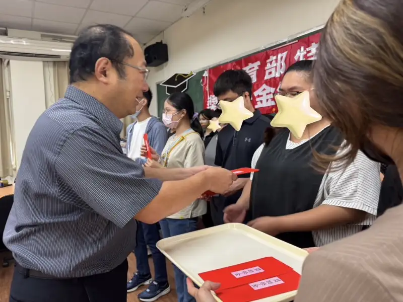 中華醫大頒發特殊教育獎助學金　73位學子獲發144萬元