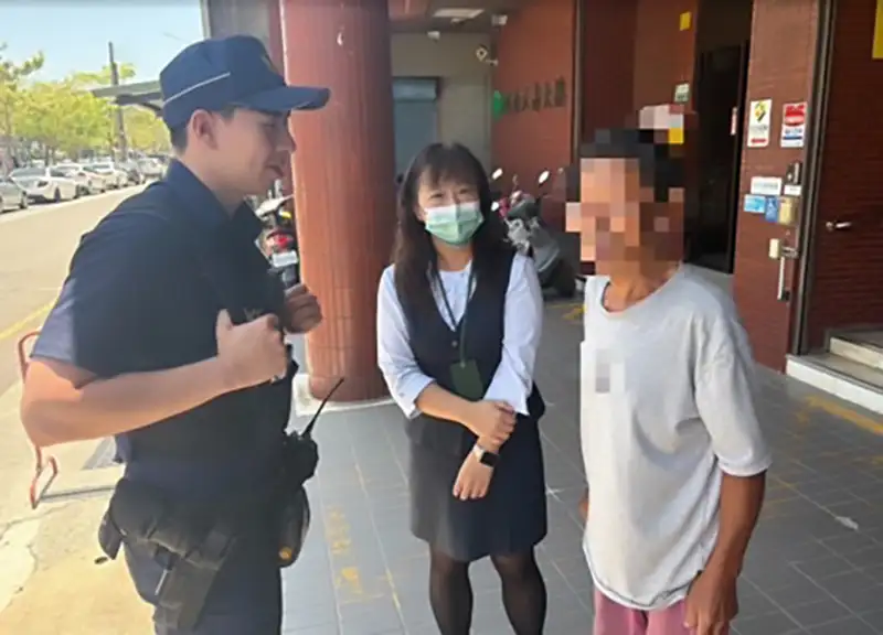 朴子分局接獲國泰人壽報案,指出有民眾疑似遭遇詐騙,立即派員警前往處理,成功阻詐保住民眾血汗錢。(圖/朴子分局提供)