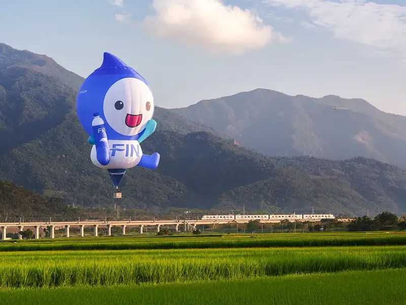 全新造型黑松「FIN水寶」熱氣球將現身2025臺灣國際熱氣球嘉年華。(黑松股份有限公司提供)