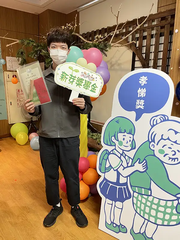 錢谷村三度榮獲慈濟新芽獎學金。(圖/崑山科技大學 提供)
