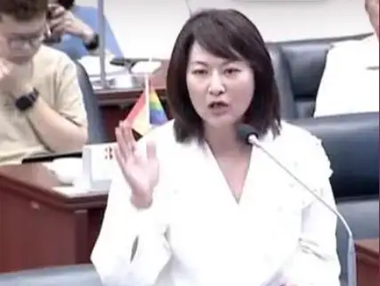 市議員陳麗娜表示,她支持重啟核三公投,讓「以核養綠」給國家一個安全穩定的電力選項,別讓錯誤的能源路線,成為下一代無法承擔的代價。(記者吳文欽攝)