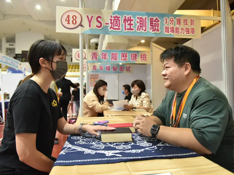 臺南徵才釋2千職缺薪上看10萬吸引眾多青年求職者
