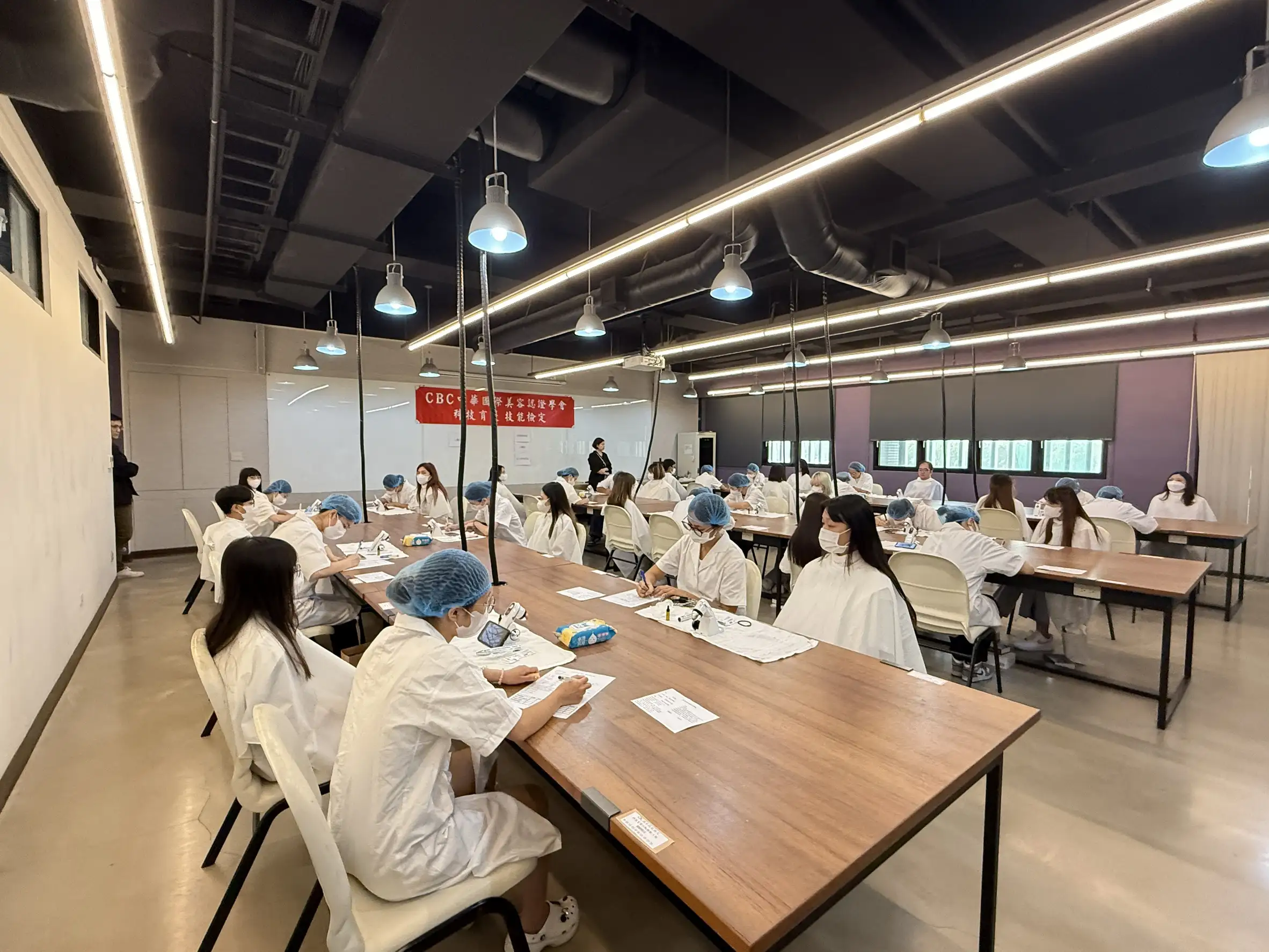 科技育髮技能檢定進行中。(圖/崑山科技大學 提供)