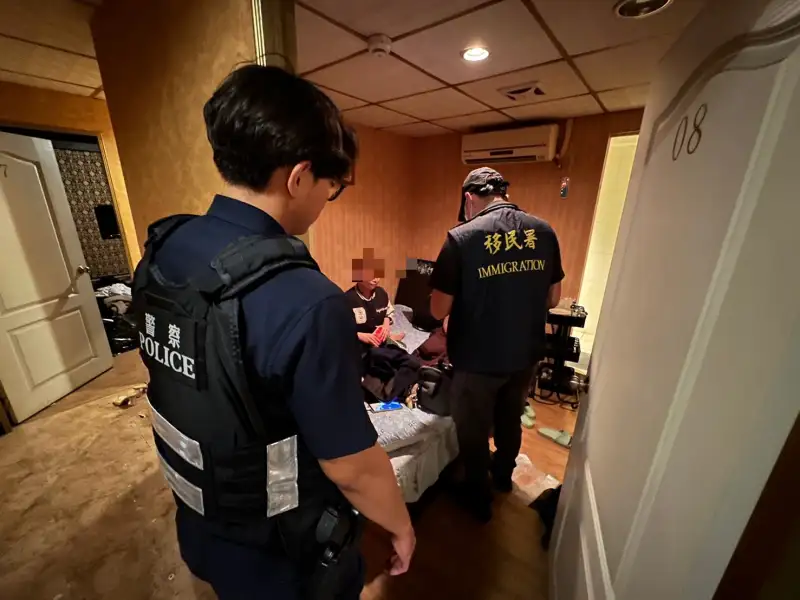 大樓藏春色 高雄警破獲色情會館1男3女送辦