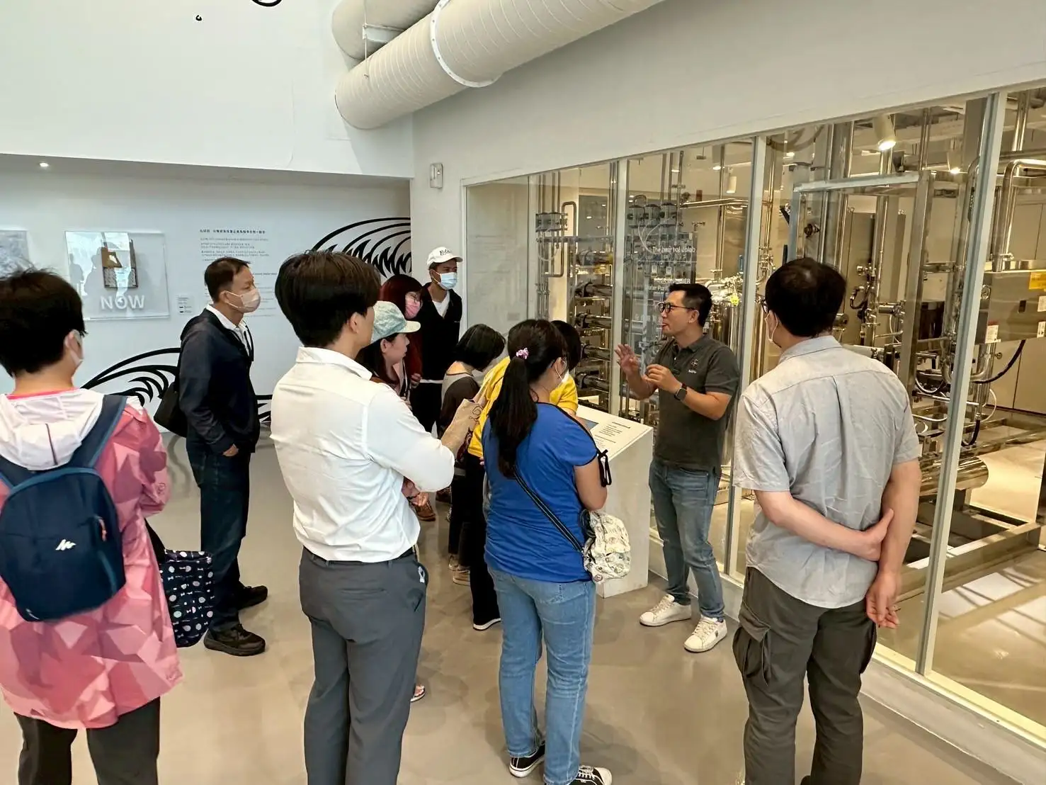 創業職能深耕學習營課程涵蓋品牌策略、AI文案應用與企業觀摩等面向，透過實作與參訪活動，協助學員累積創業實力、啟動品牌藍圖。(記者 吳文生攝)