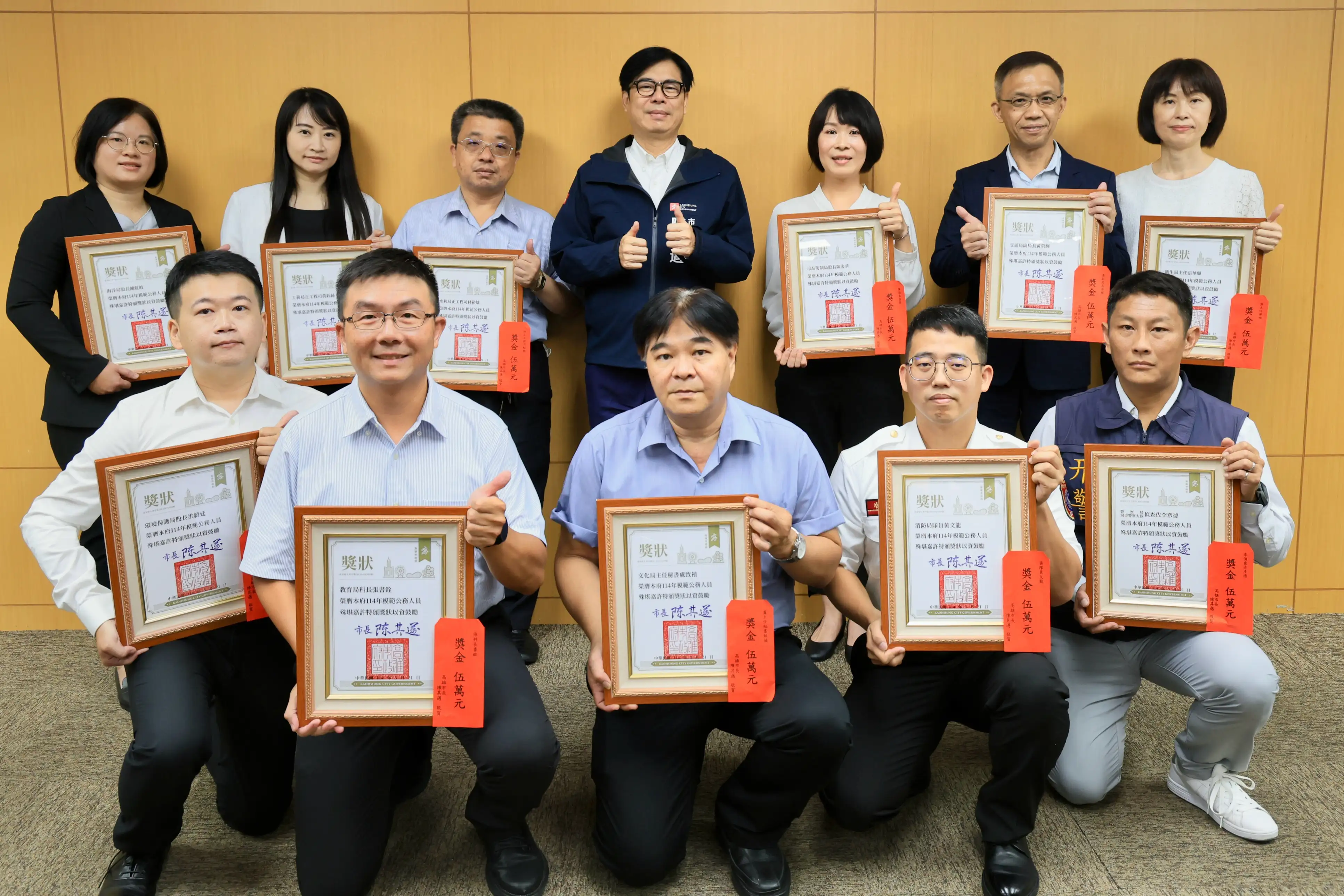 本次市政會議表揚本府114年模範公務人員,計有環境保護局洪股長緯廷等12員。(記者 吳文生翻攝)