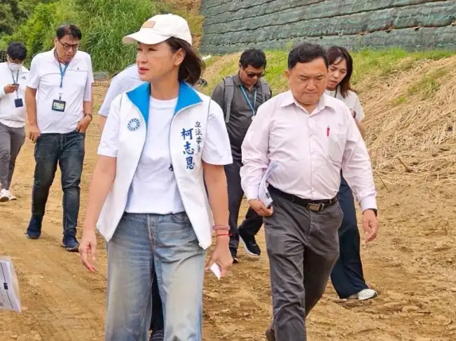 立委柯志恩強調,大樹和山光電二期工程撤照了,但一期還在,居民長期擔憂的土石流和飲用水安全隱憂未解,守護大樹人的安全,我們絕不妥協。(記者吳文欽攝)