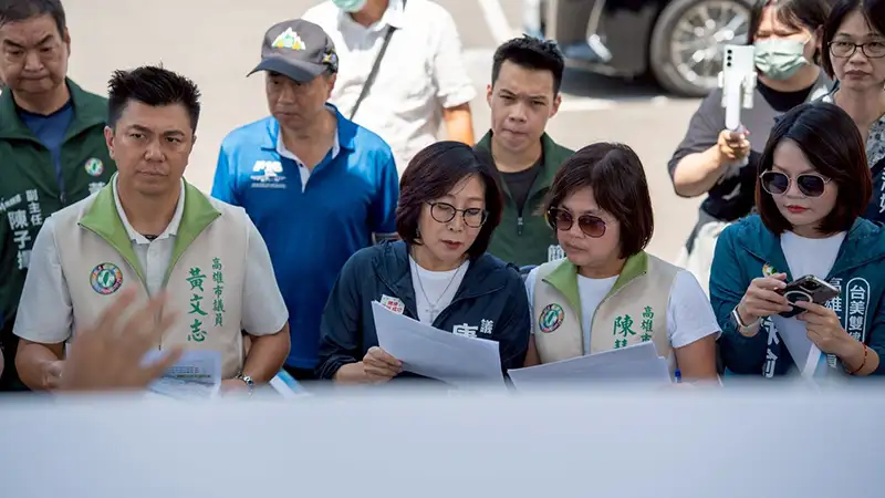 澄清湖風景區7月1日起將由高雄市府接手代管,並開放免收門票,議長康裕成26日偕同多位議員前往會勘。(記者吳文欽攝)