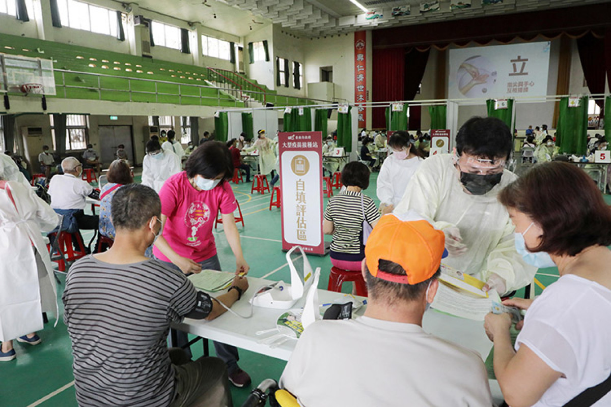 市長視察復興國中大型施打站