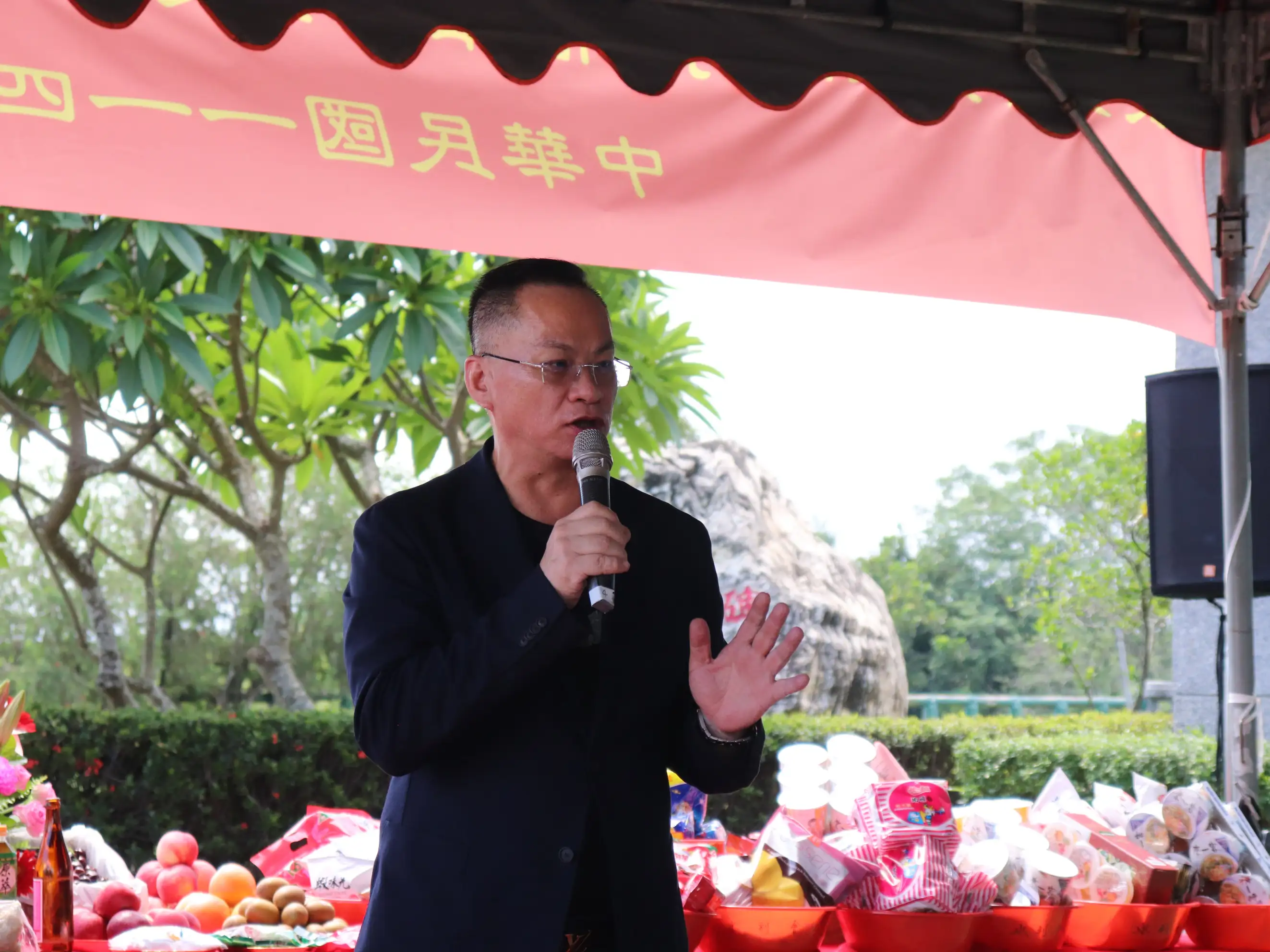農水署高雄管理處新中心動土,中央與地方官員齊祝工程順利。(記者 吳文生攝)