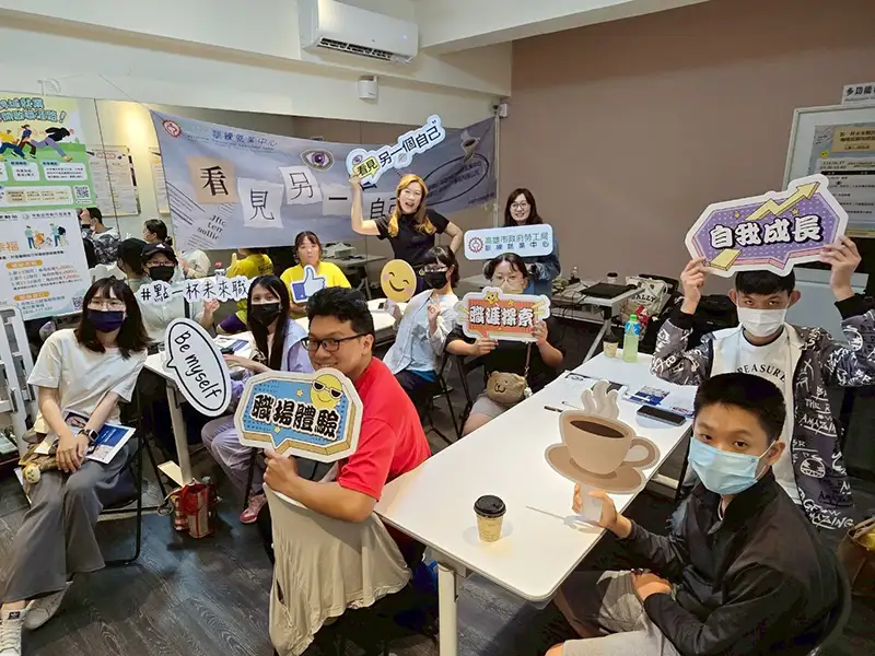 親手調製咖啡、拉花體驗　高市勞工局助青年探索職涯方向