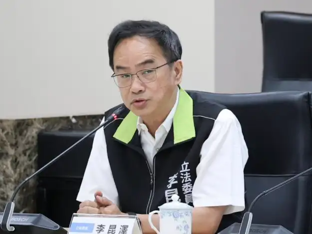 立委李昆澤表示,推動高雄機場永續發展,提升運量與接軌國際,帶動南部整體發展,他要繼續努力。(記者吳文欽攝)
