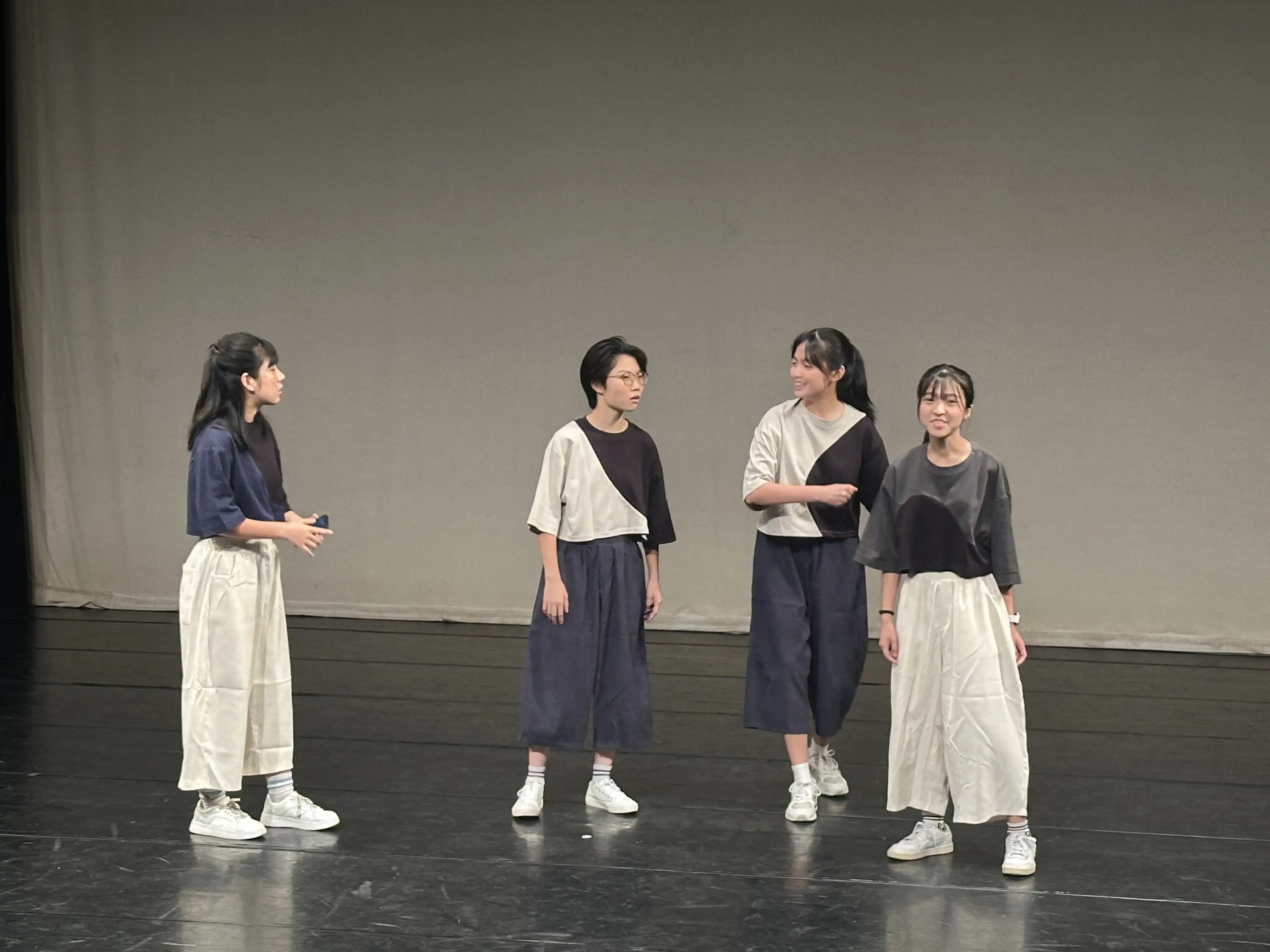 《青少年扮戲計畫》學員舞台上真情流露,呈現屬於世代心聲的青春告白。(圖/記者陳諭申攝)