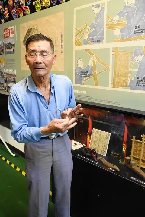李養訴說曾文溪洪氾與先民扛茨避走水患的歷史。(圖/張耘書拍攝提供)