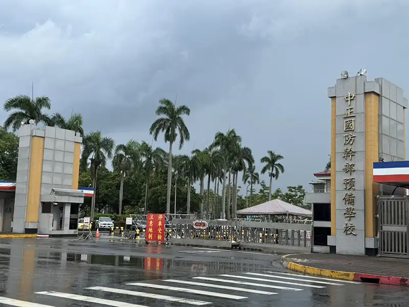 立委許智傑提出「推動中正預校併入陸軍官校,活化鳳山72公頃珍貴土地,打造城市新樞紐」之構想,讓高雄再創高峰。(記者吳文欽攝)